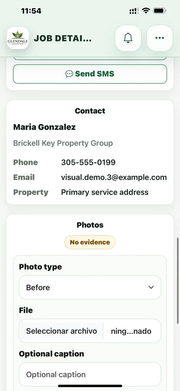 Aureo Job mobile contact and photo evidence section using demo contact data.